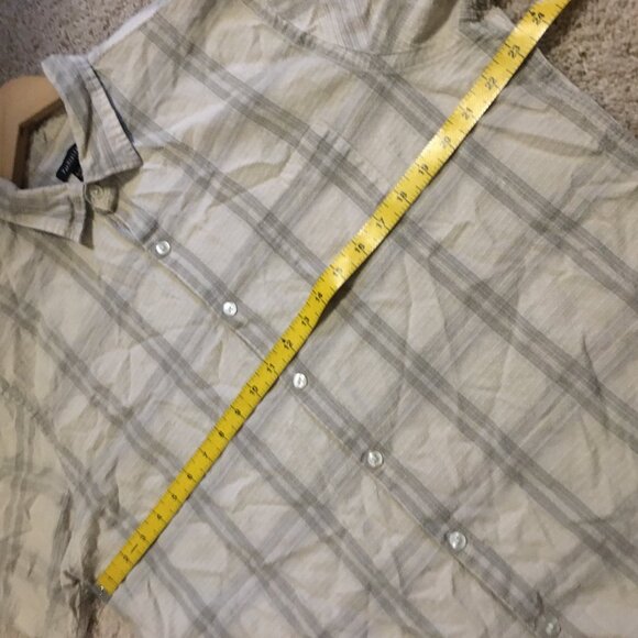 Van Heusen Plaid Rayon Blend Single Pocket Seersucker Button Down Shirt - Picture 10 of 13